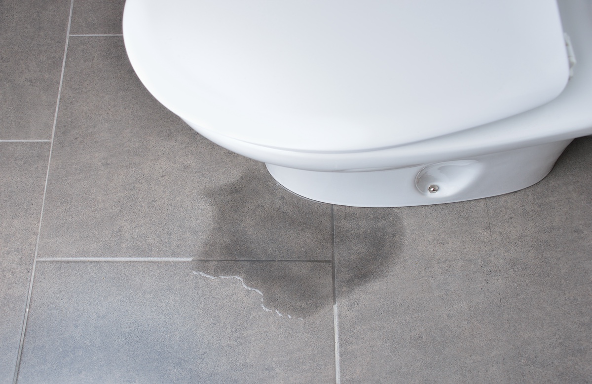 トイレでポタポタと水漏れが発生する原因は？