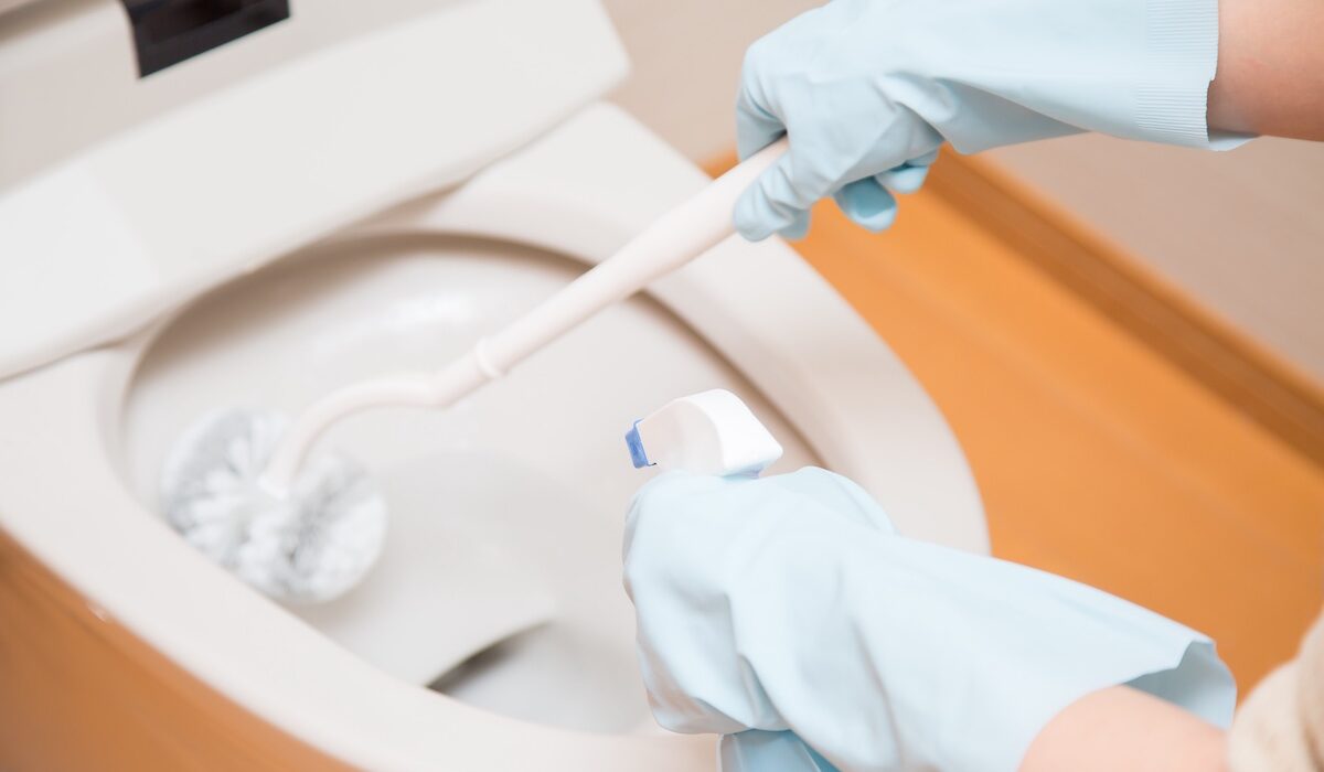 トイレ詰まりを食器用洗剤で解消するときの注意点